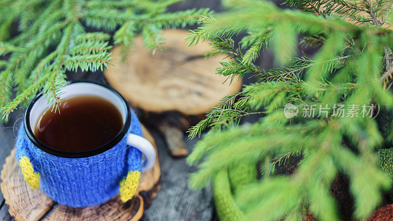 圣诞树下的茶