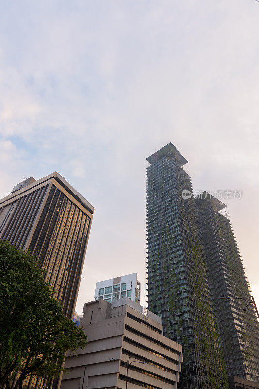 低角度的城市天际线在吉隆坡，马来西亚