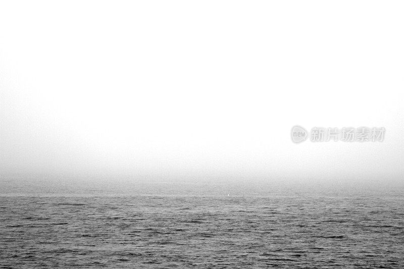 海面上有浓雾