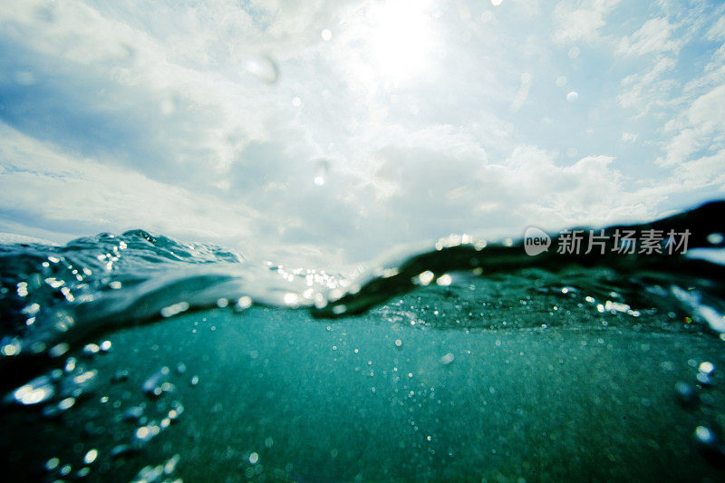 海滩日，来自夏威夷考艾岛的波利黑尔州立公园。