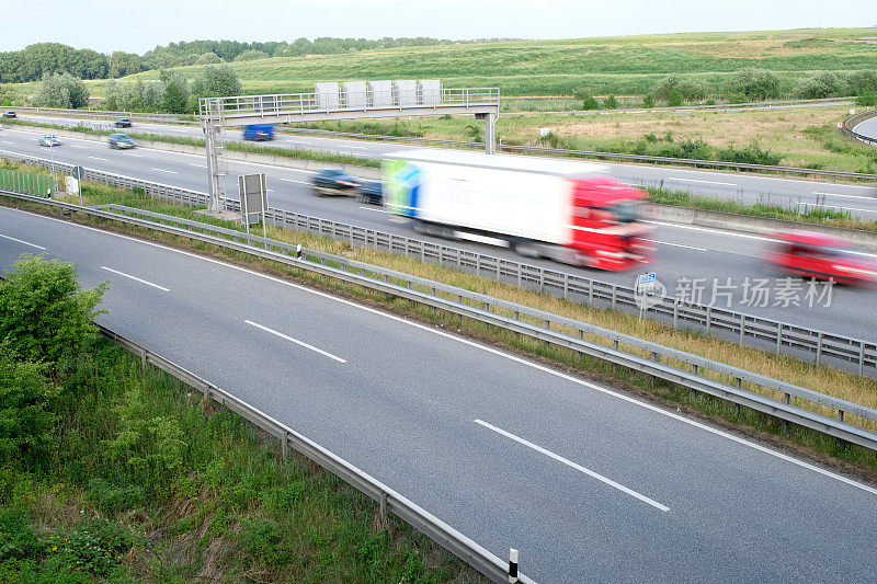 德国高速公路上卡车的交通