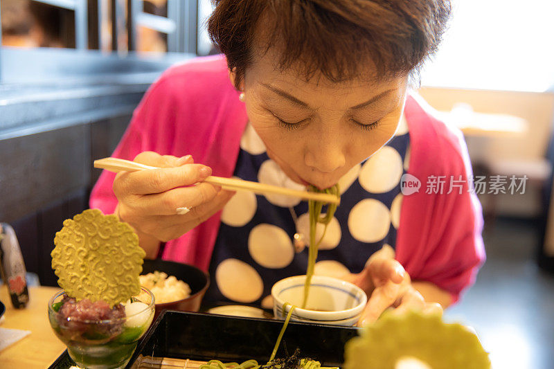 吃绿茶荞麦面