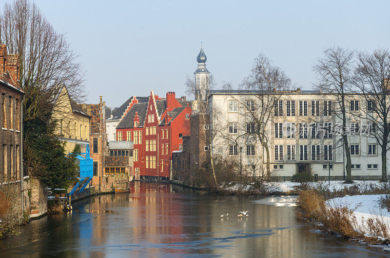 比利时根特的运河场景