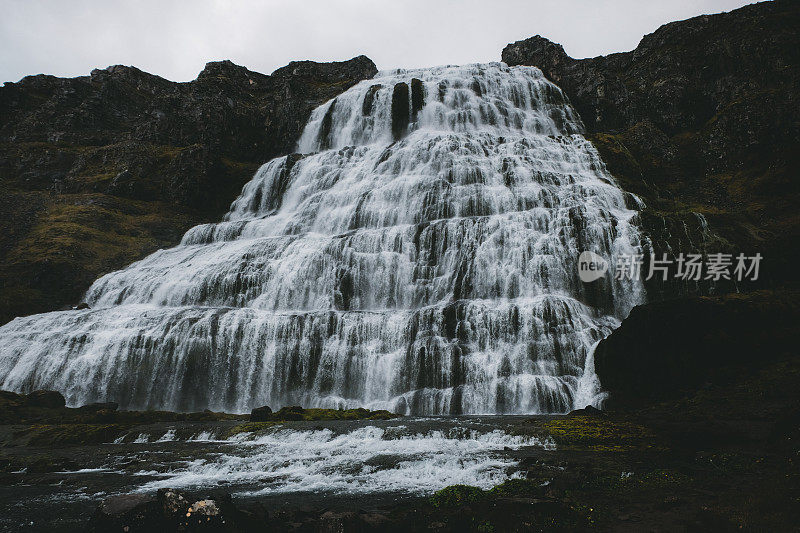 冰岛美丽的Dynjandi瀑布