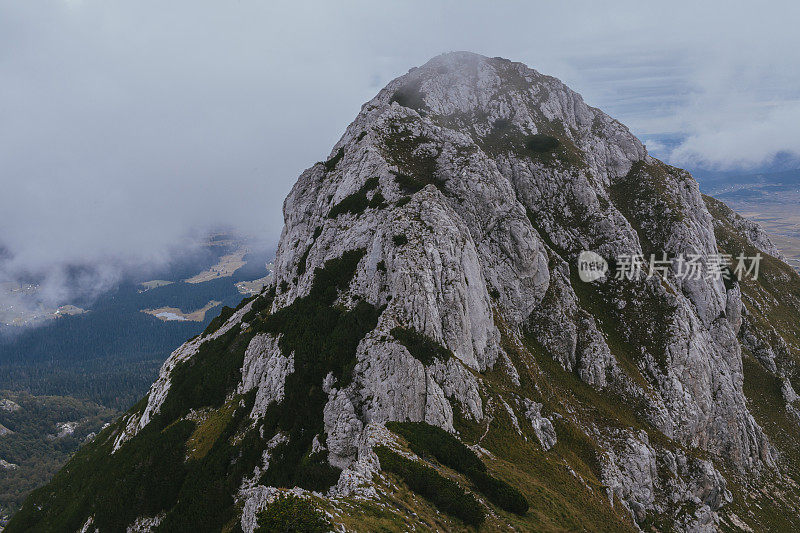 Durmitor山脉中的美丽山谷