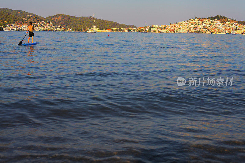 波罗斯岛的海滩男孩