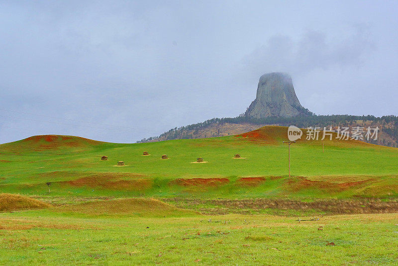 雨中魔鬼塔