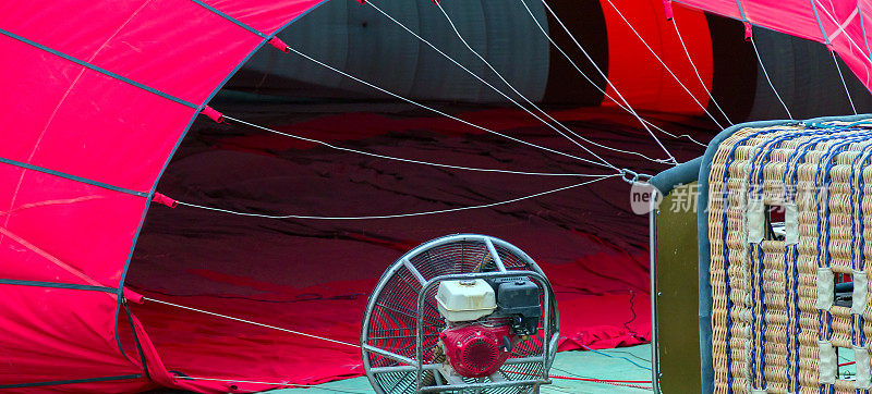 热气球篮子红色织物