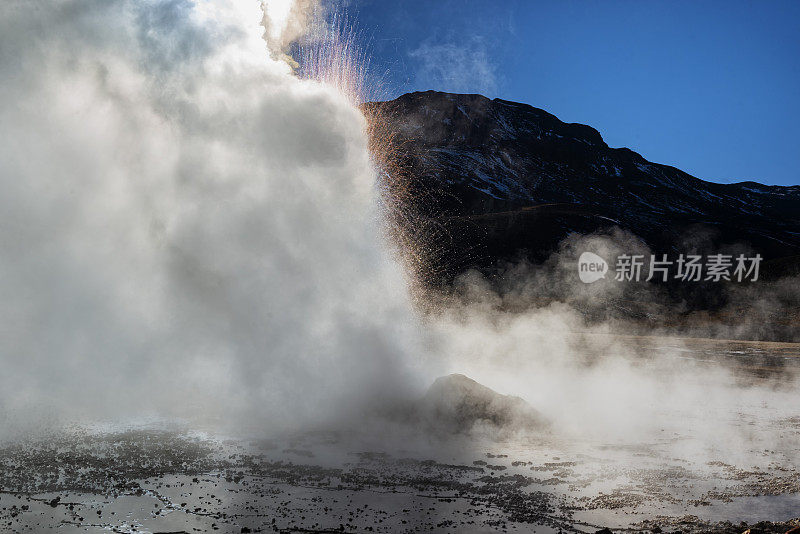 火山地区-间歇泉-埃尔塔提奥-地热能-阿塔卡马沙漠-安第斯高原-自然景观-干旱气候-安第斯山脉-山谷