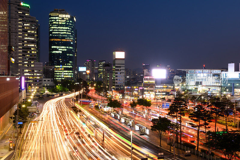 首尔，韩国城市在黄昏的交通景观