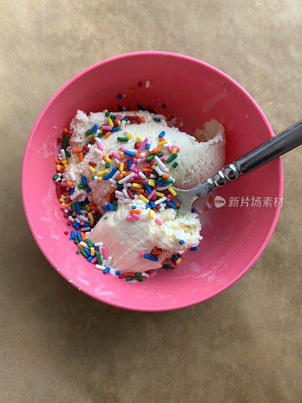 香草冰淇淋加糖屑