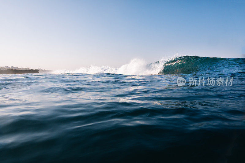 宽角度海浪