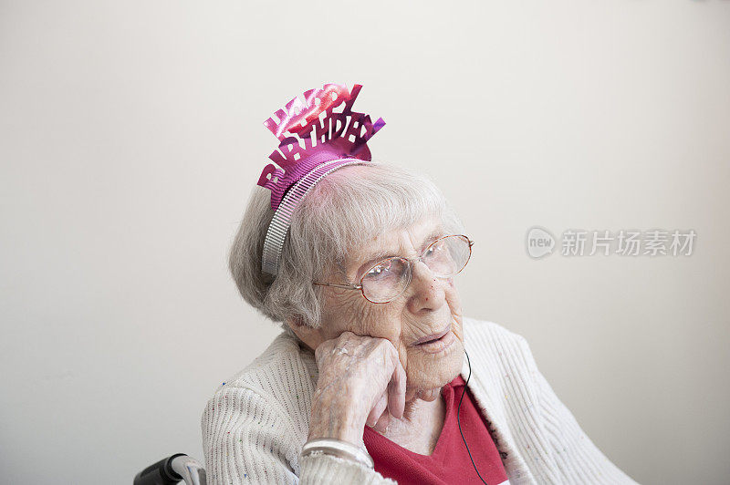 105岁的百岁老人庆祝她的生日