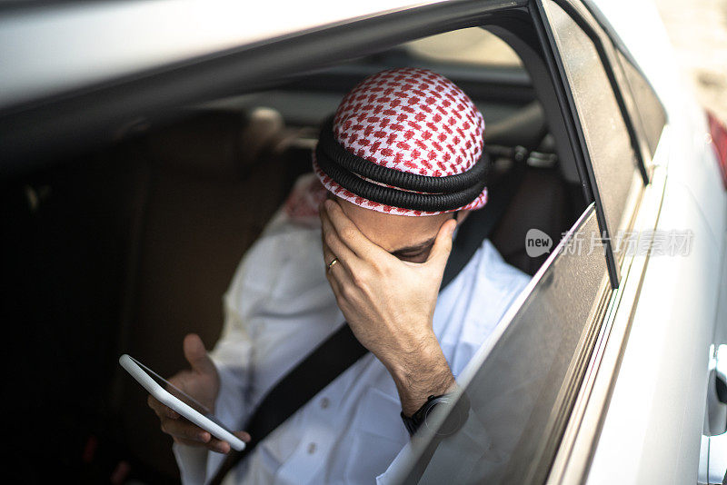 阿拉伯中东人头痛的汽车