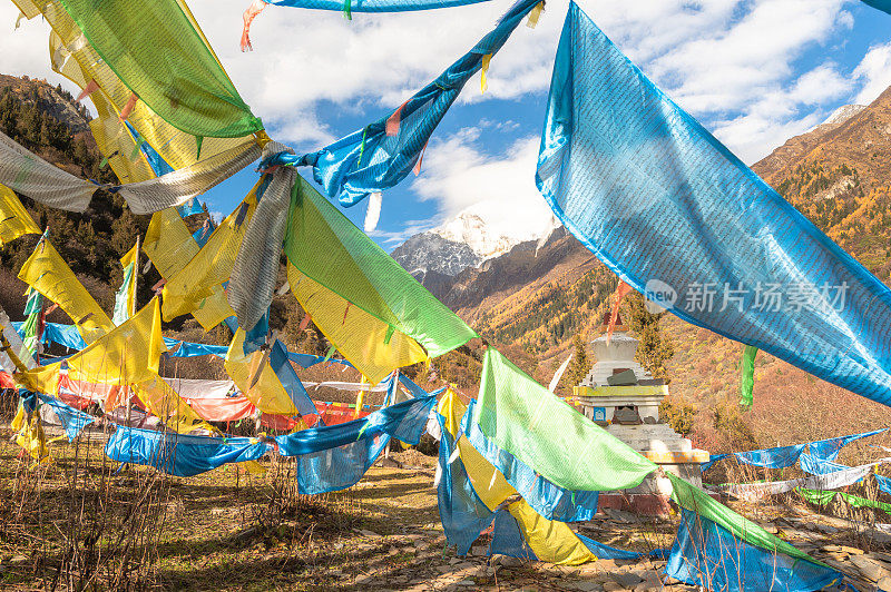 中国，西藏，四川，亚丁，香格里拉山，秋天的自然景观