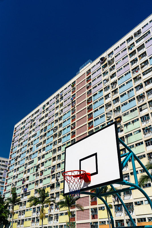 香港五颜六色的篮球操场