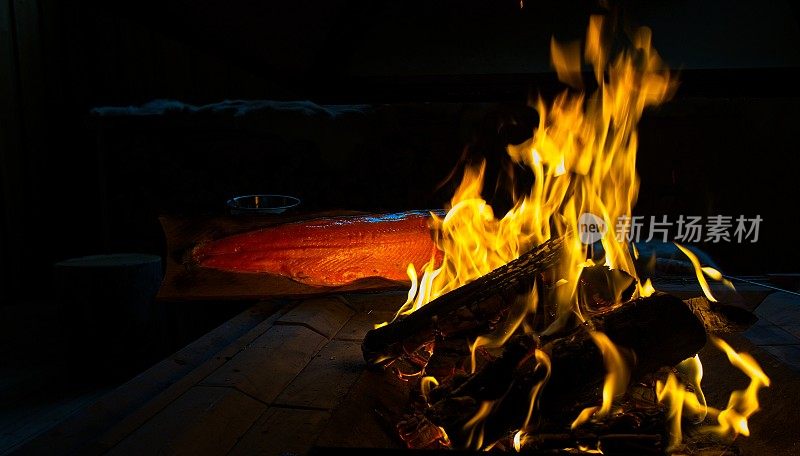 明火上烤鲑鱼