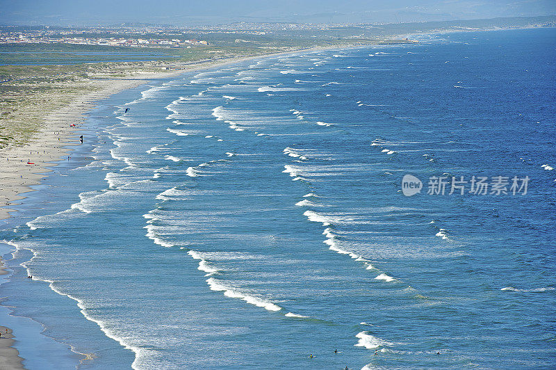 Muizenberg海滩新月，西开普，开普半岛，开普敦，南非。