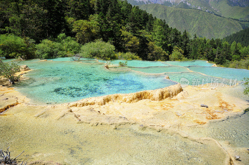 黄龙风景区的壮丽景色