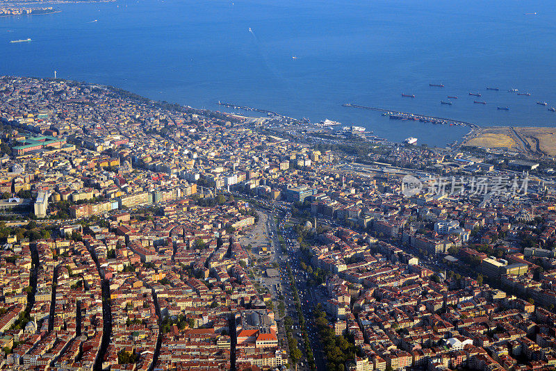 伊斯坦布尔-法提赫区和马尔马拉海从空中-阿德南门德斯大道-土耳其