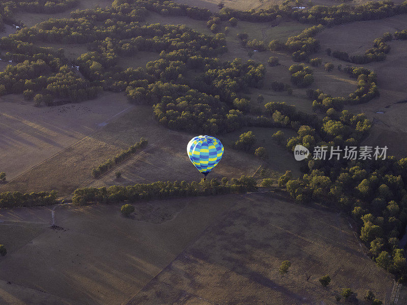 热气球在空中