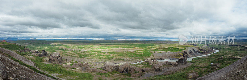 Jokulsa河的180度全景，一直延伸到Vesturdalur的Rauðholar多彩的山丘