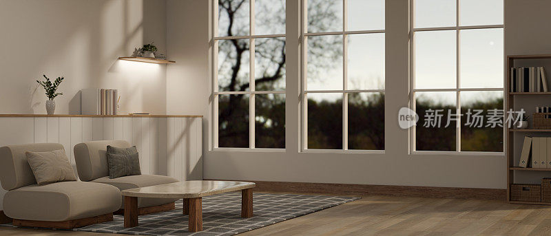 舒适，斯堪的纳维亚式的客厅内部，舒适的椅子，地毯上的咖啡桌