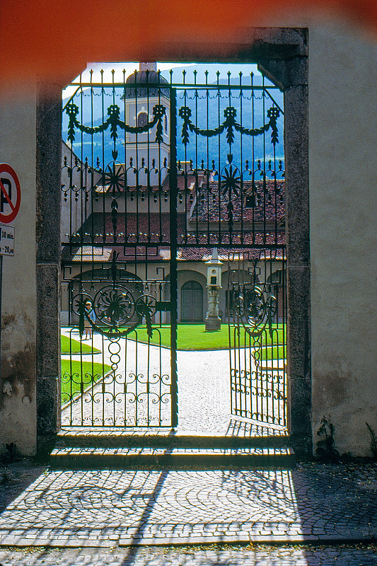 1989年旧正片扫描,圣迈克尔(布里森)教堂大门,意大利