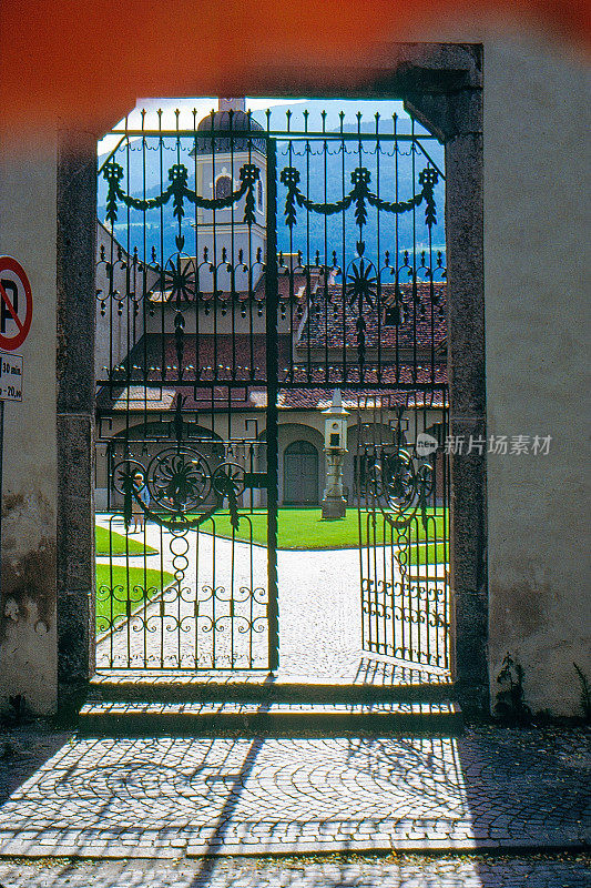 1989年旧正片扫描，圣迈克尔(布里森)教堂大门，意大利