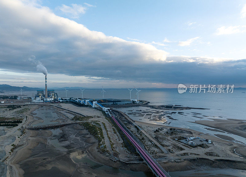 海上火力发电厂的航拍照片
