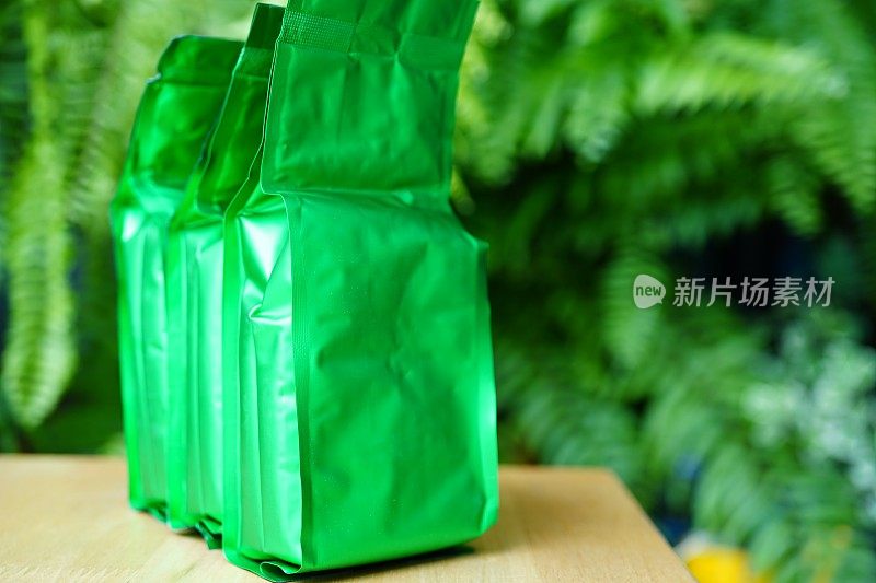 绿色铝箔包装绿茶
