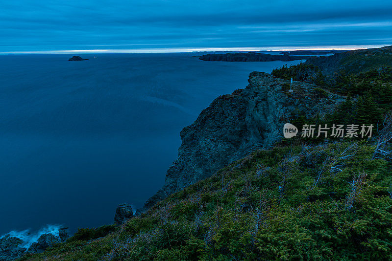 加拿大纽芬兰特威灵盖特长角灯塔乌鸦头的岩石大西洋海岸线