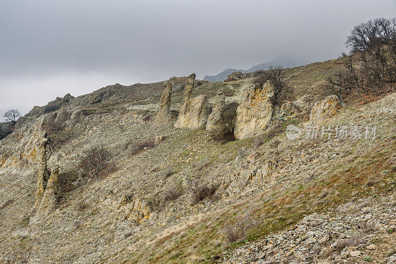 死亡城的姜饼马岩石和奇异岩石。卡拉达格保护区的Khoba-Tele山脊。克里米亚