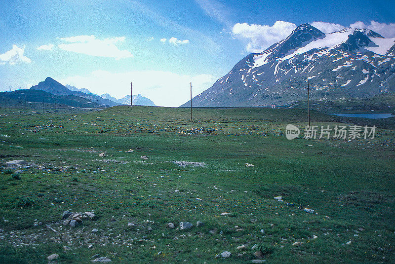 1989年的旧正片扫描，火车上的风景在伯尔尼纳山口，瑞士