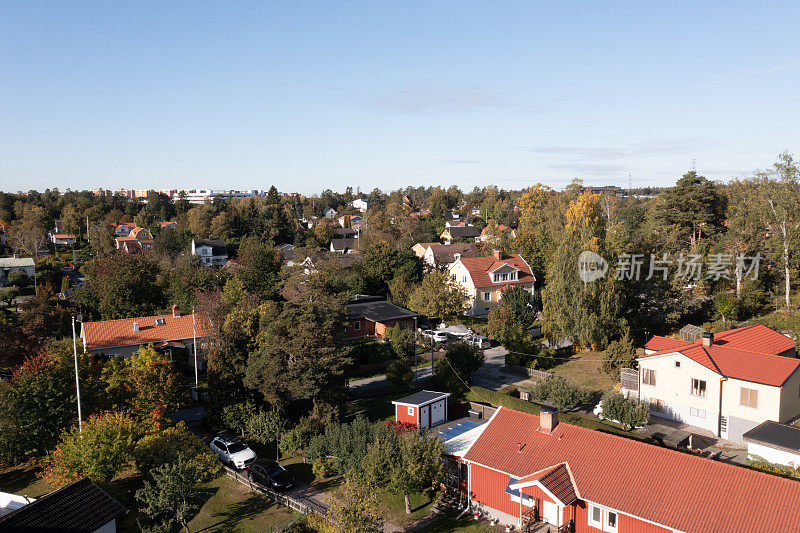 斯德哥尔摩郊区的瑞典绿色别墅