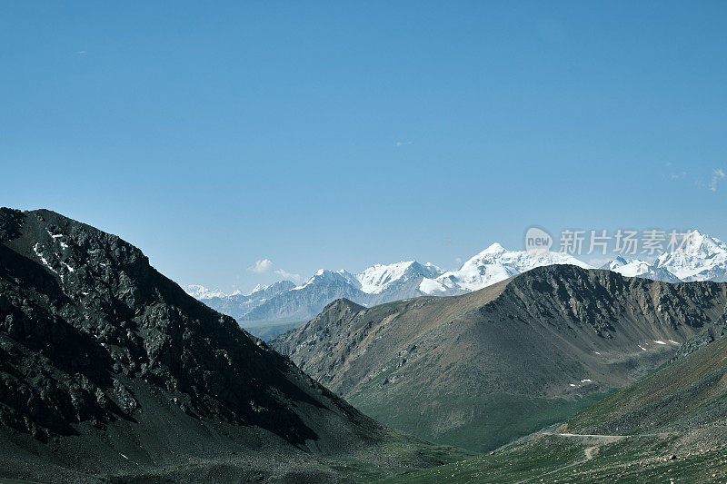 天山南川阿蜀山口