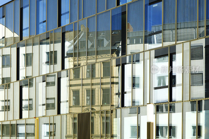建筑立面采用现代玻璃幕墙