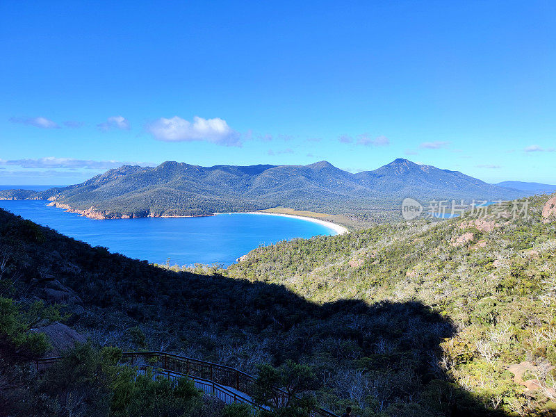 塔斯马尼亚Freycinet国家公园的葡萄杯湾