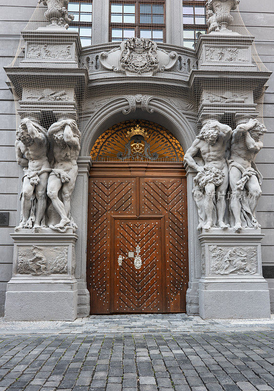 布拉格精细木雕门入口在捷克共和国捷克