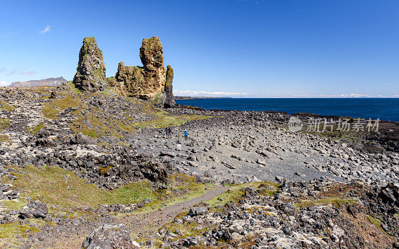 冰岛西部Snaefellsnes半岛上的Londrangar玄武岩悬崖