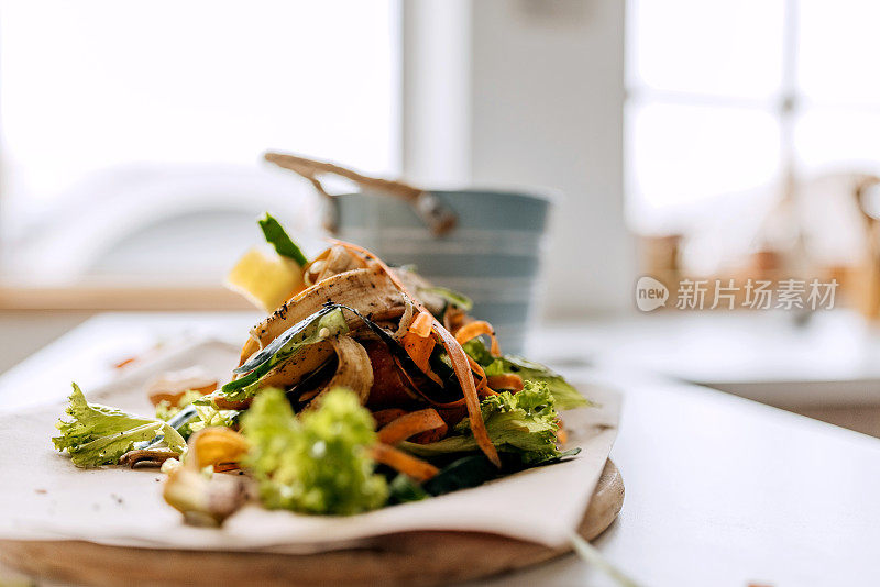 餐桌上没有人吃剩饭