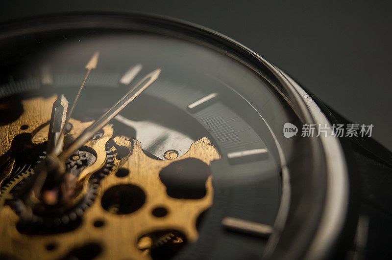 古董手表或旧手表的详细镜头。