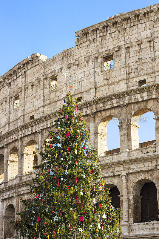 意大利，罗马，罗马体育馆前的圣诞树