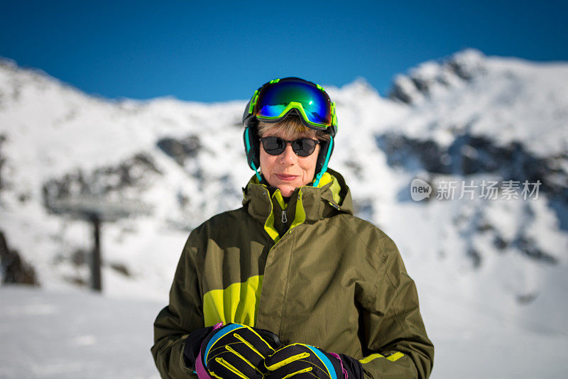 中年女子滑雪