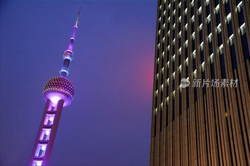 夜间的东方明珠塔，中国上海