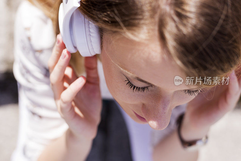 你会找到音乐所在的地方