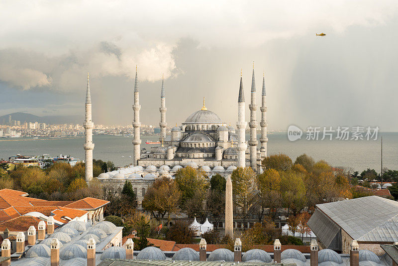 蓝色清真寺苏丹艾哈迈德卡米在土耳其伊斯坦布尔