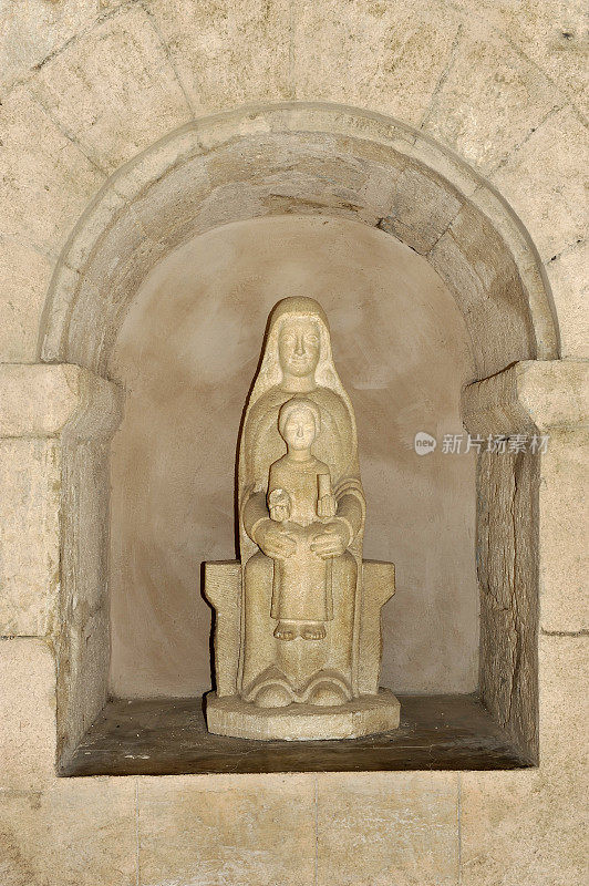 塞纳克的圣母玛利亚雕像