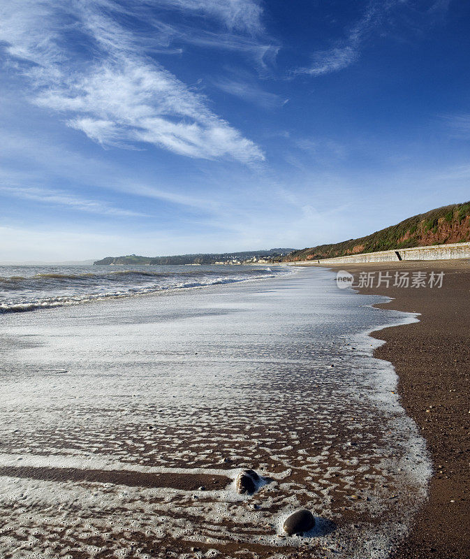 海浪翻滚在德力士海滩，英国