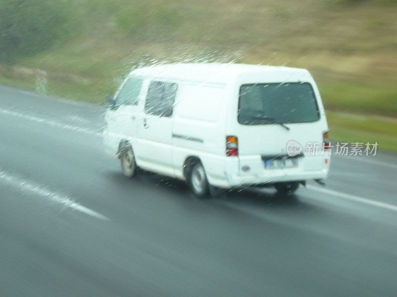 高速公路上天气不好